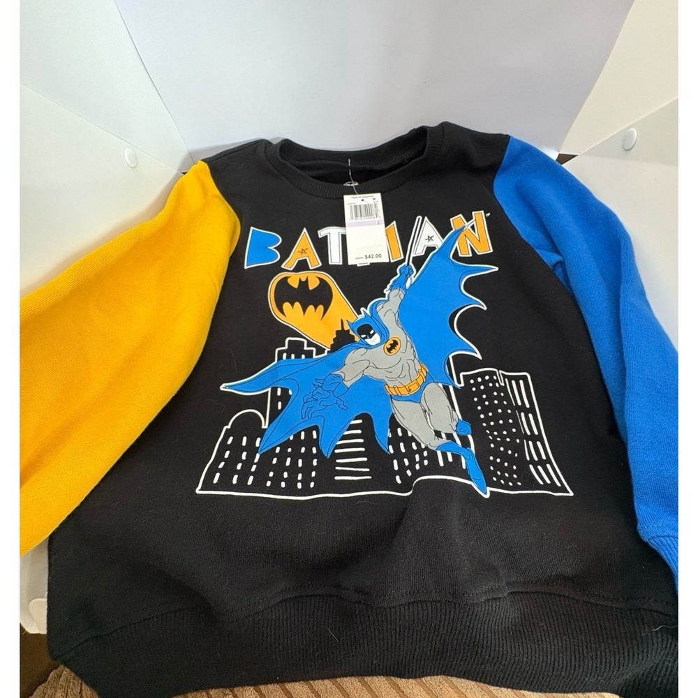 New boys size 6 Batman Marvel DC hybrid crewneck sweatshirt.